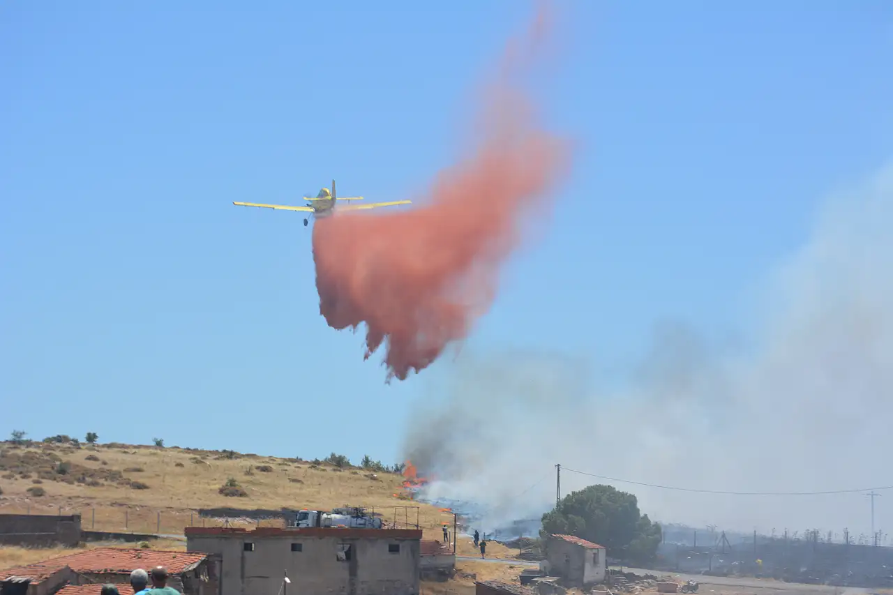 Ayvalık'ta çöp depolama alanında yangın çıktı