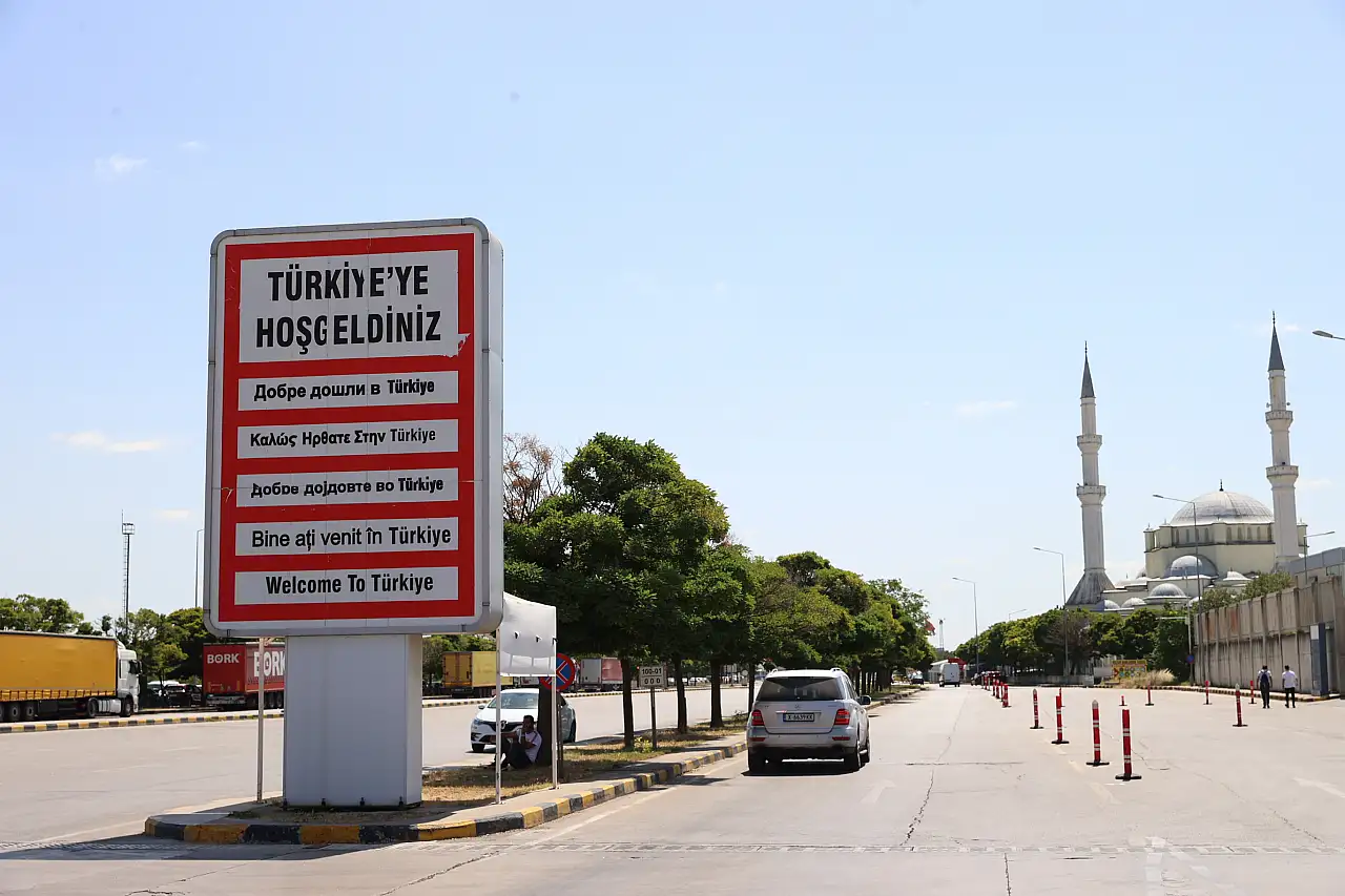 Türkiye'ye gelen gurbetçiler, memleket hasreti gideriyor