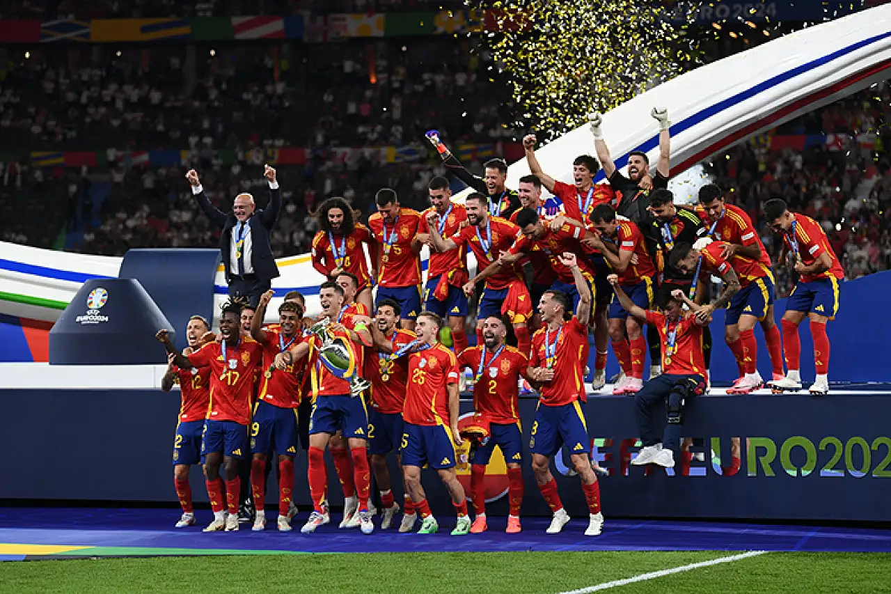 Avrupa'nın en büyüğü İspanya oldu: 4'üncü kez kupayı müzesine götürdü!