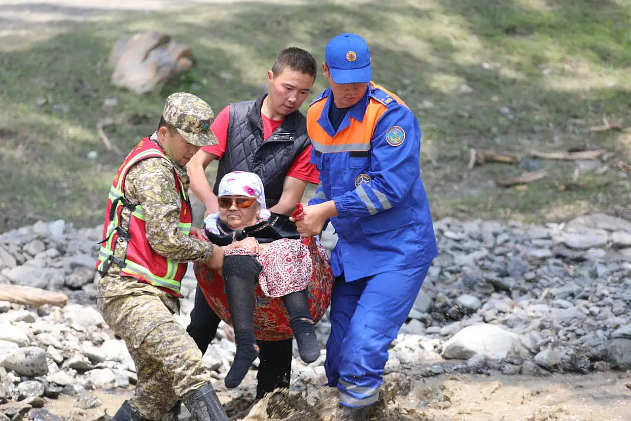 Kırgızistan'da sel felaketi: 12 kişi hayatını kaybetti