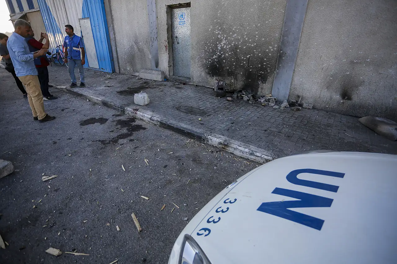 İsrail Ordusunun Zulmü Devam Ediyor: Gazze'deki UNRWA Deposu Hedef Alındı