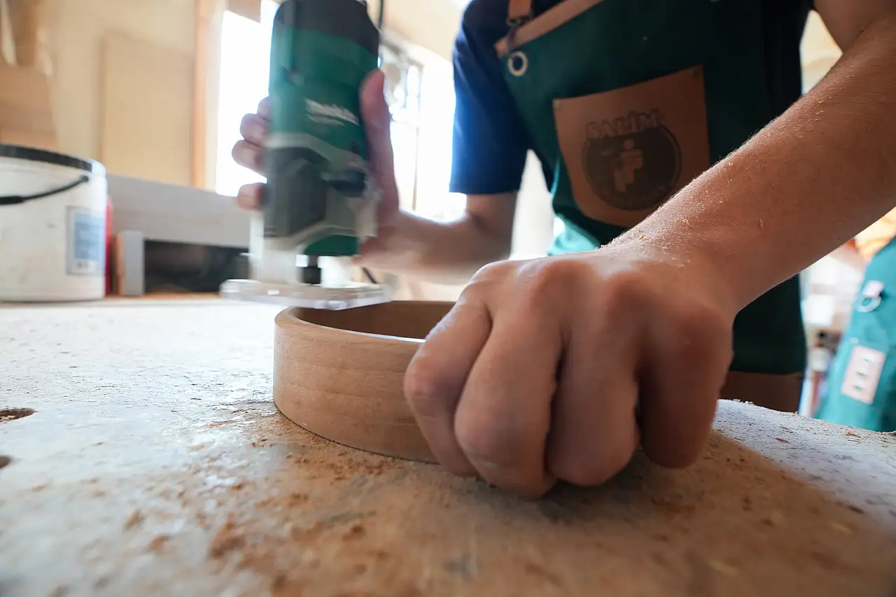 Dünyaca ünlü müzisyenlere özel enstrümanlar üretiyor