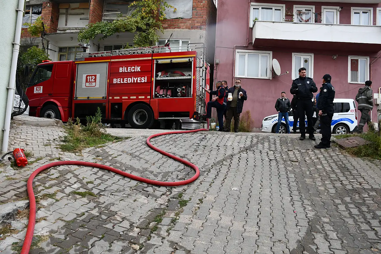 Tek katlı evde korkutan yangın!