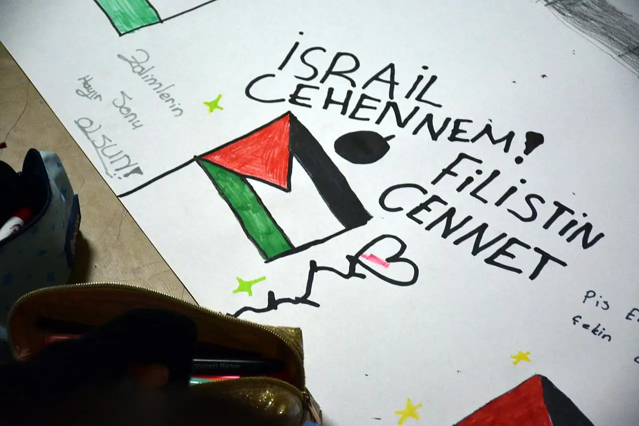 Öğrenciler İsrail katliamını resmetti