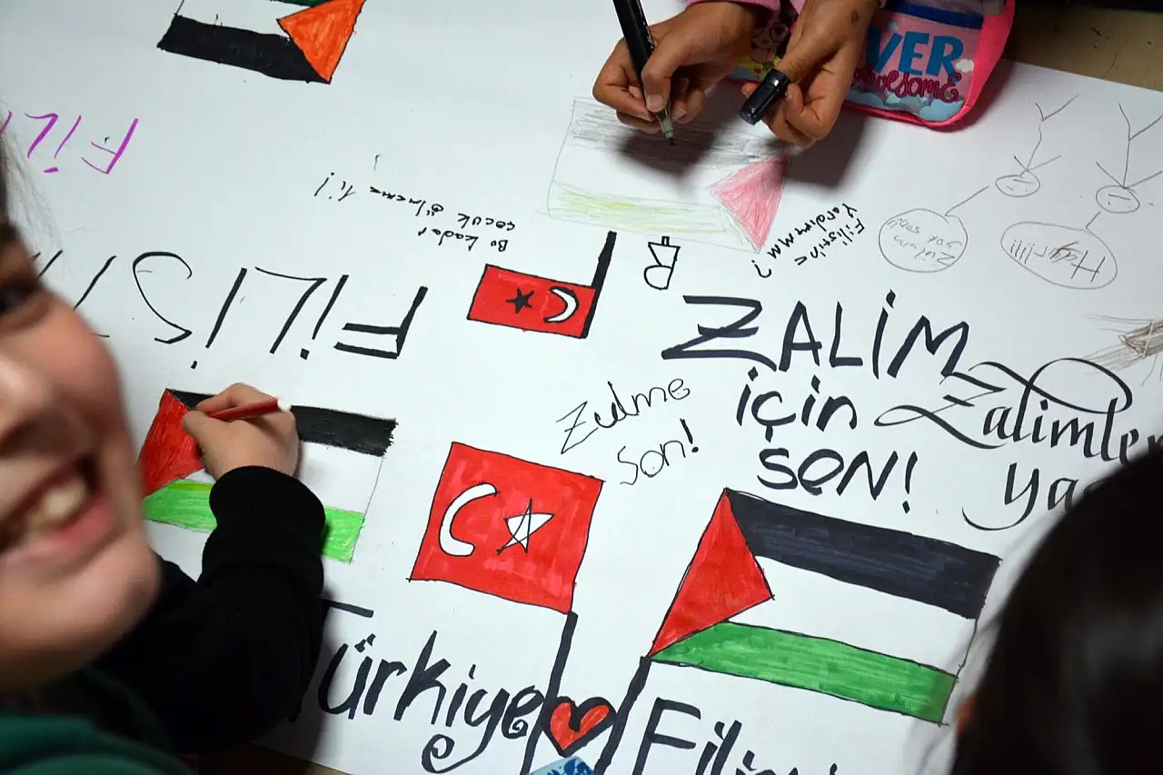 Öğrenciler İsrail katliamını resmetti