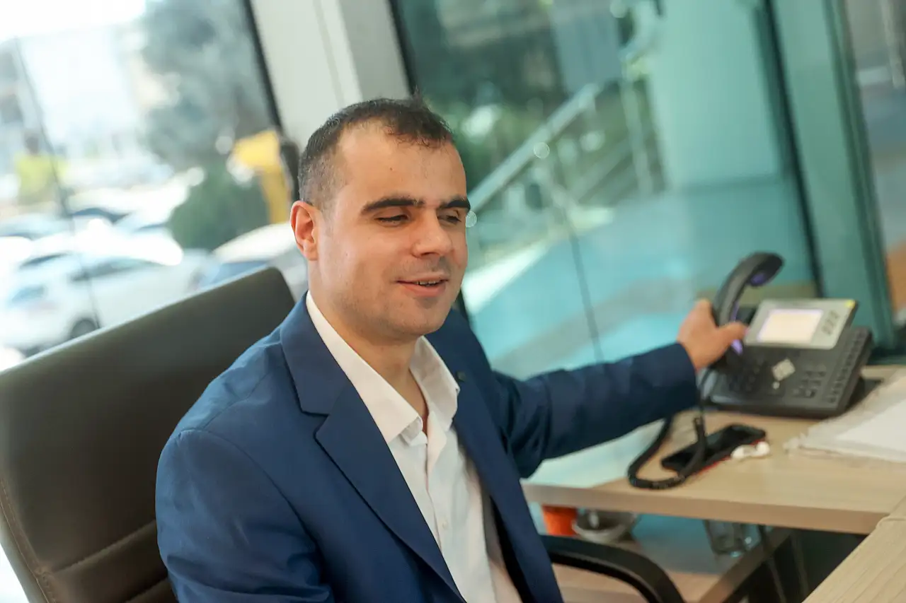 Görme engelli Mehmet İpek: Hafızasıyla çağrı merkezi yönetiyor