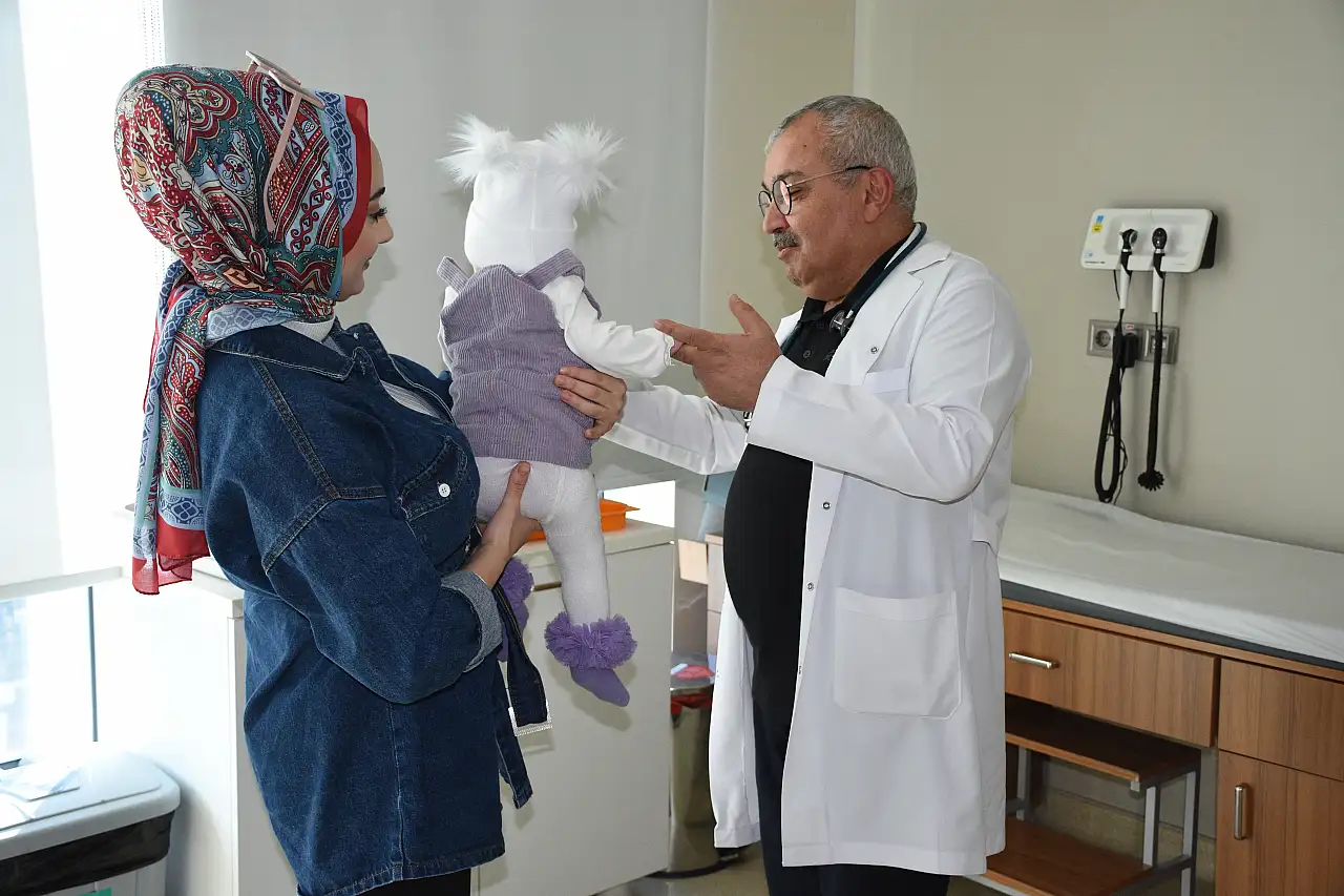 Erken doğan Efnan Ela, sağlıklı büyümesinin sevincini ailesiyle yaşıyor