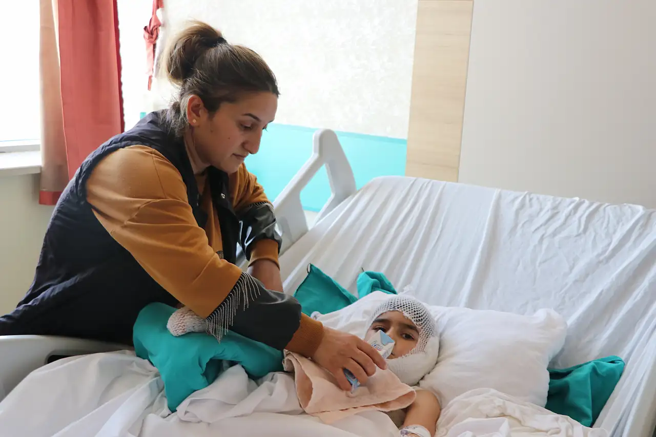 Kaynar su dolu kazana düşüp yanan çocuk Erzurum'da tedavi ediliyor