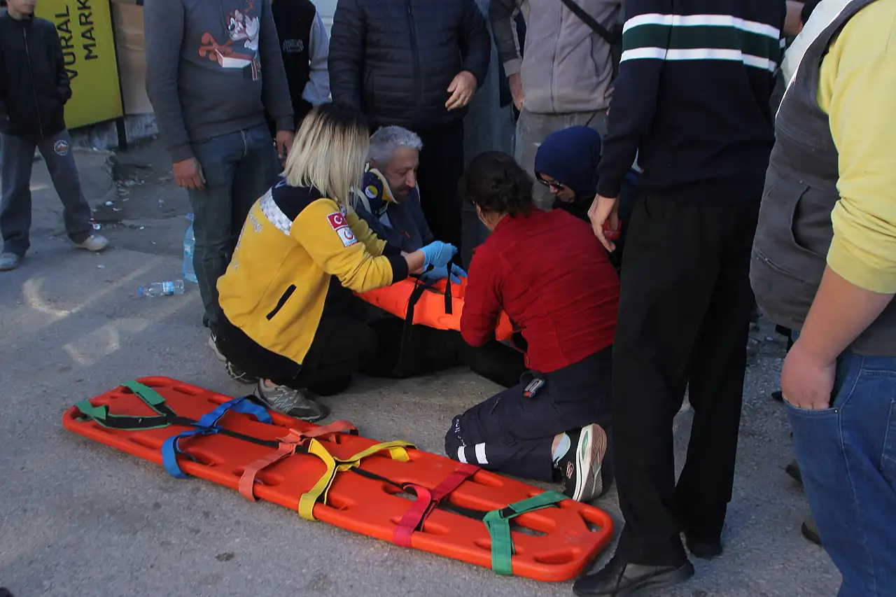 Kaza yapan ailesinin yardımına giderken kaza yaptı