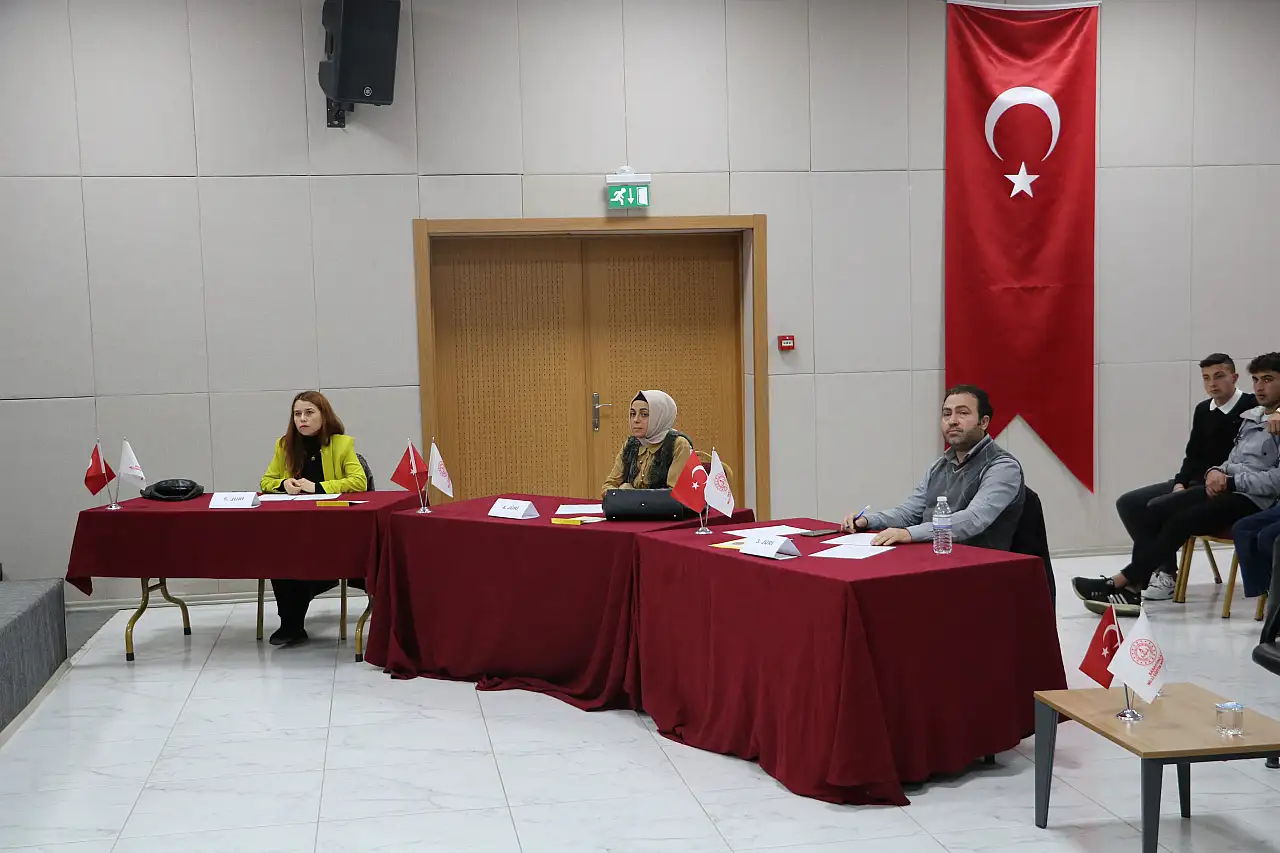 Konya'da liseler arası münazara düzenlendi