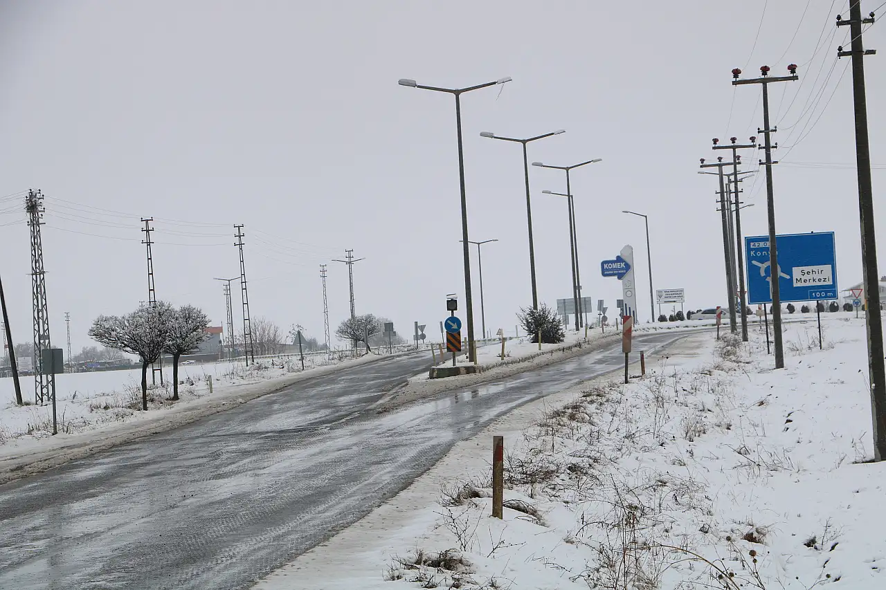Sarayönü'nde kar yağışı sürüyor