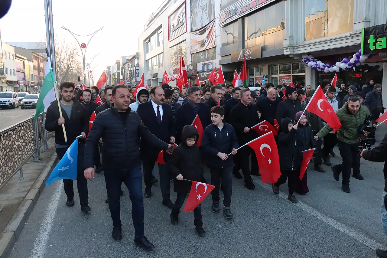 Gazze için bir araya gelen vatandaşlar sabah namazında buluşu