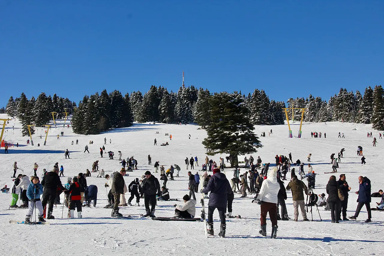 Yarıyıl tatilinin ilk gününde Uludağ'a ziyaretçi akını