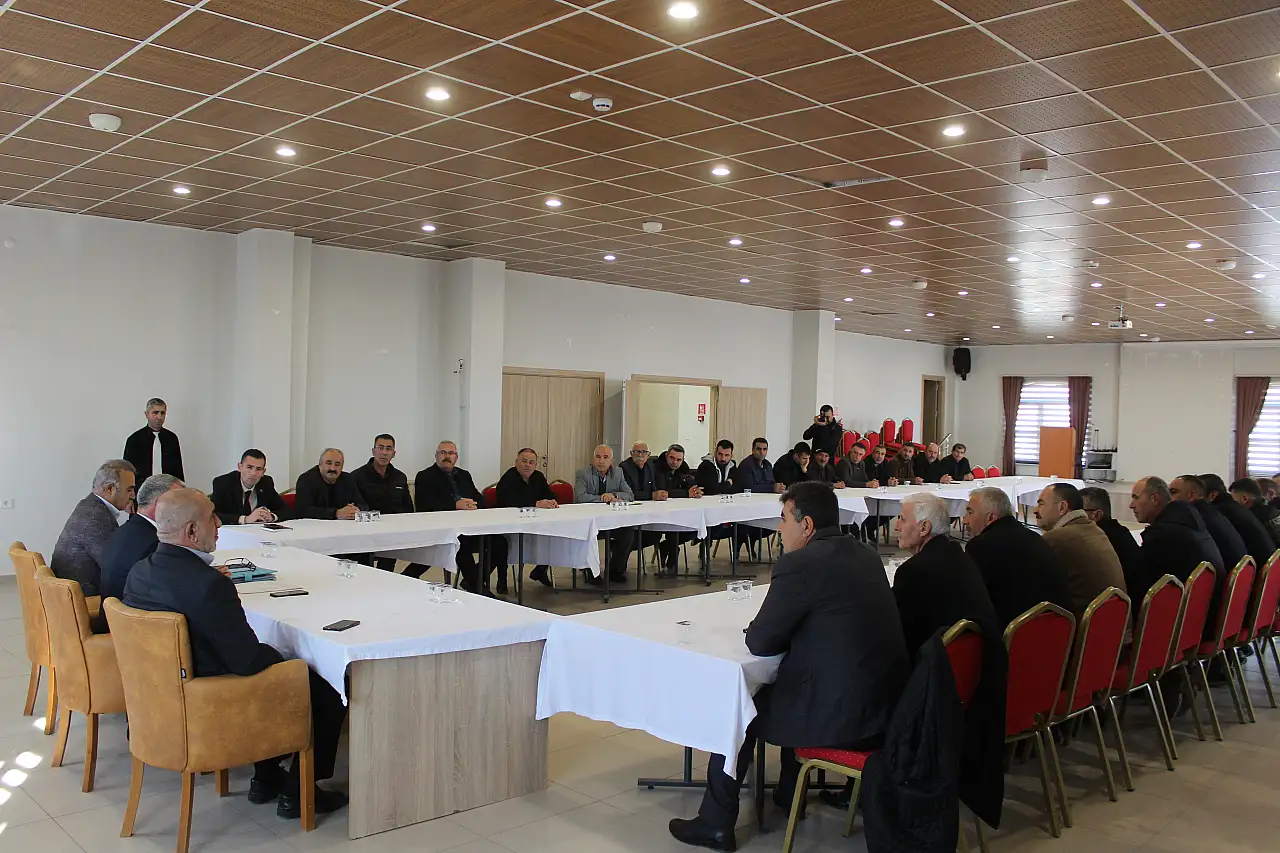 Yunak Belediye Başkanı muhtarlarla buluştu