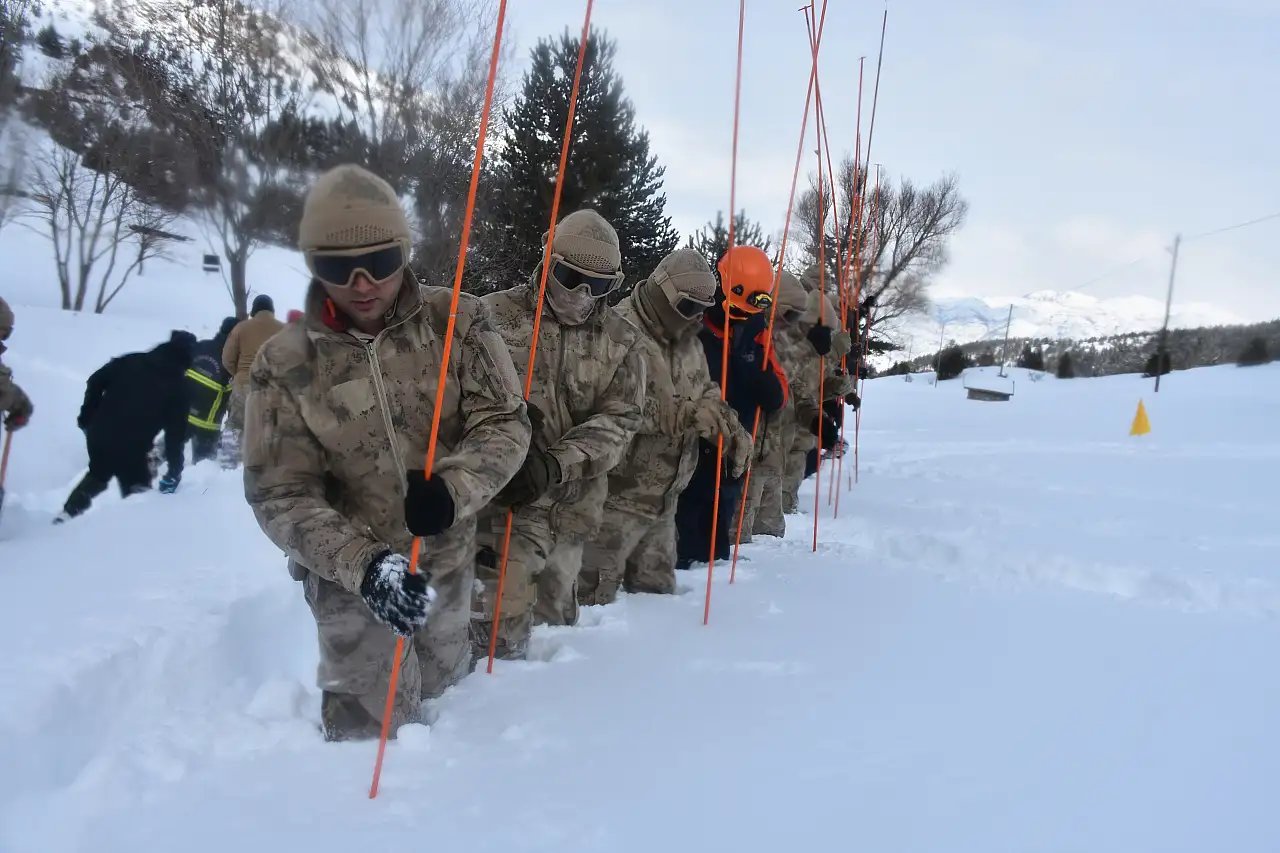 Çığda arama kurtarma tatbikatı gerçekleştirildi