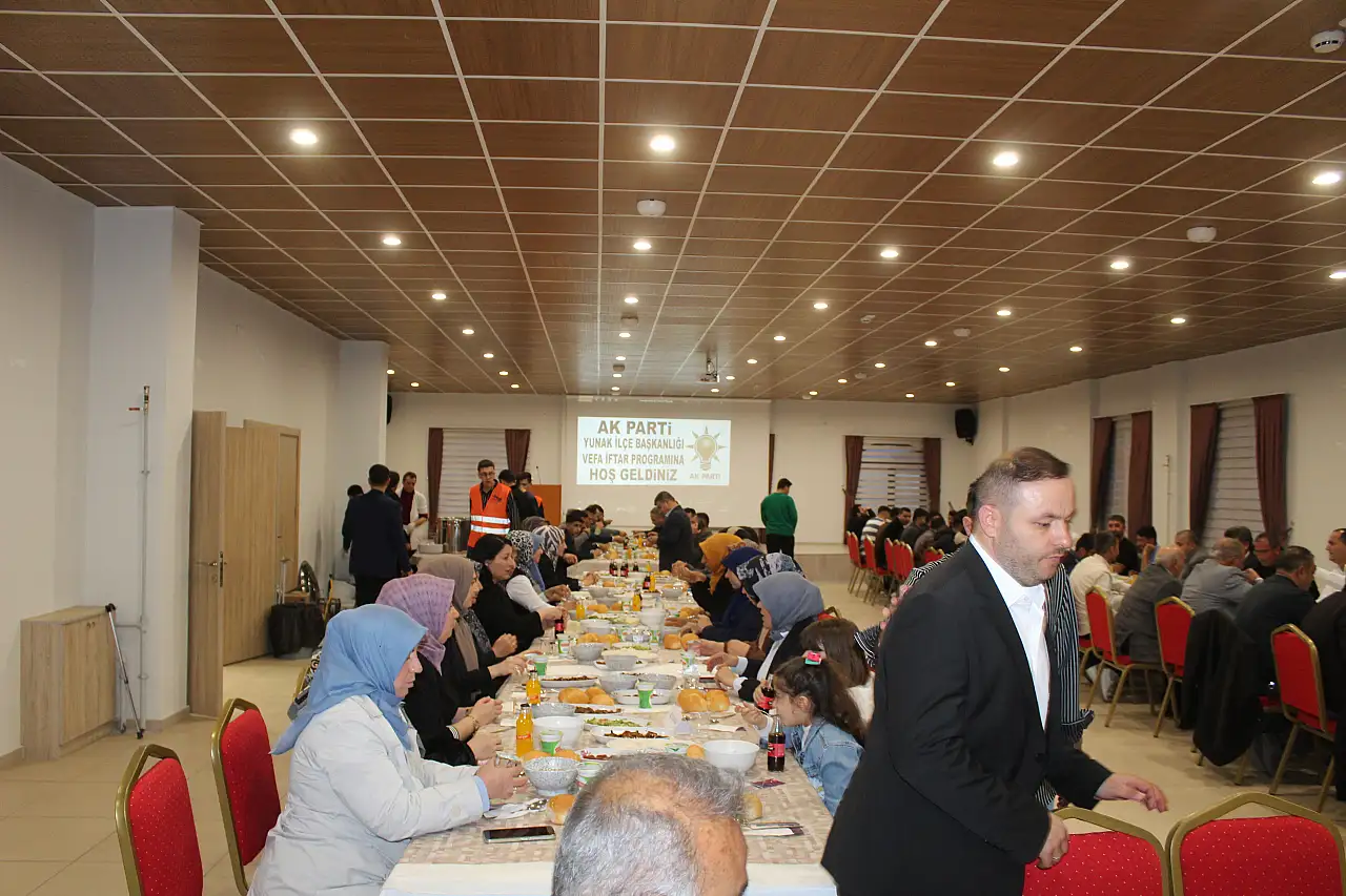 Konya'da 'Geçmişe saygı geleceğe güçlü adım vefa iftar' programı düzenlendi