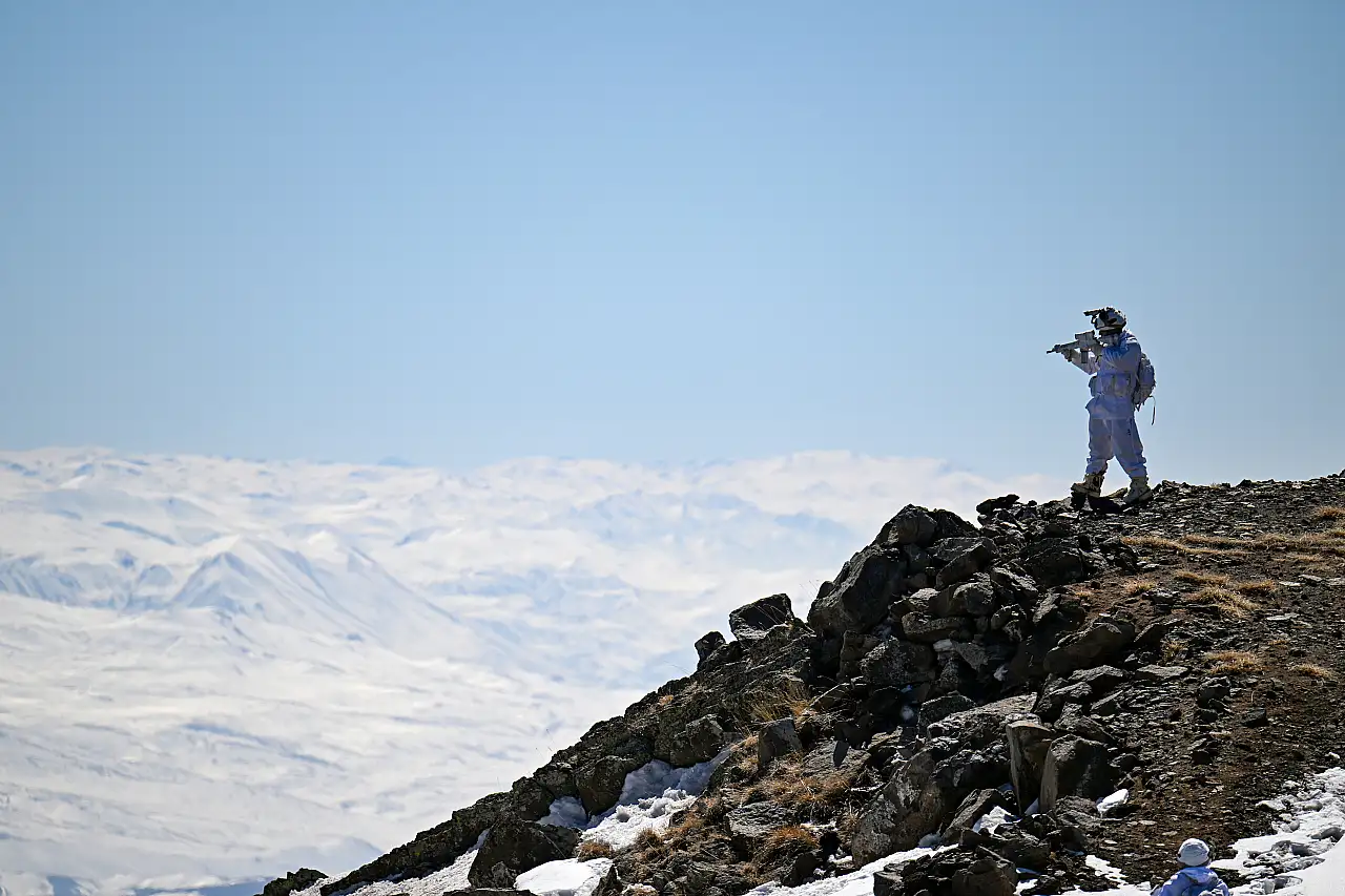 Jandarma timleri bayramı karşılıyor
