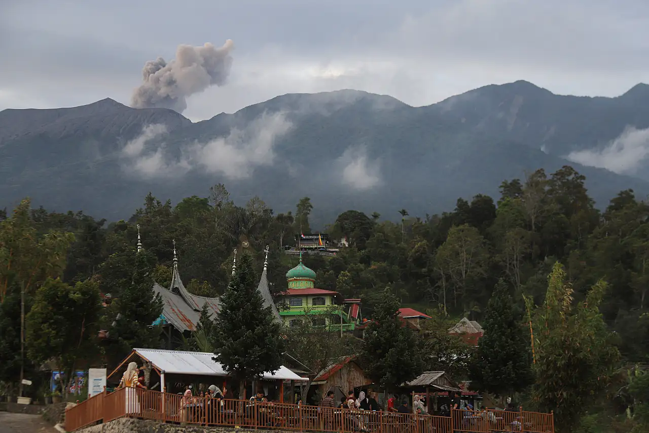 Marapi Yanardağı yeniden faaliyete geçti