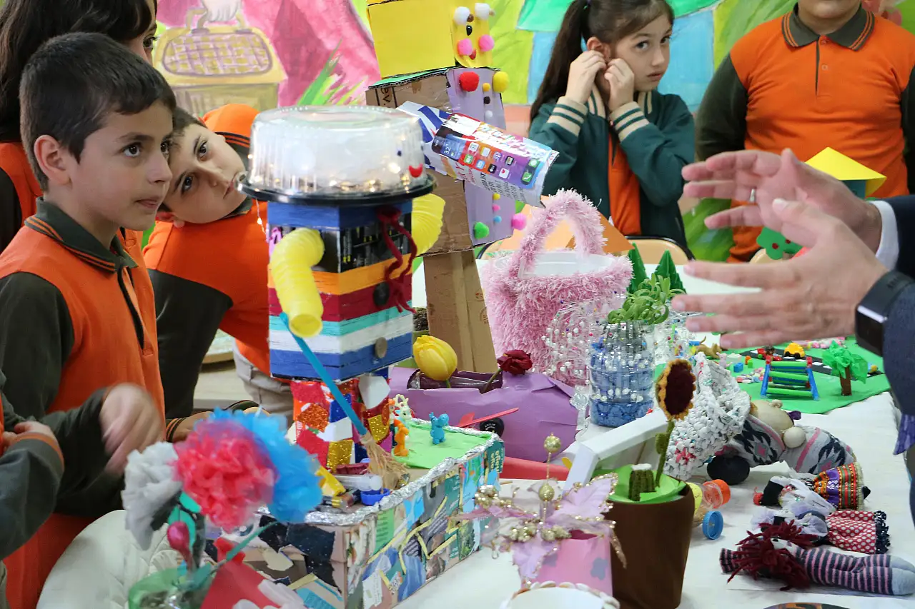 Sarayönü'nde geri dönüşüm sergisi: Kaymakam Çakmak açılışa katıldı