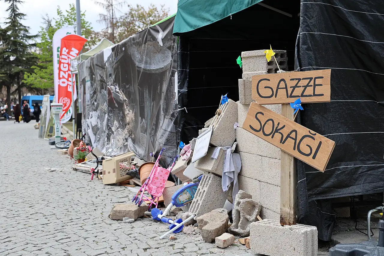 Gazze için Kayalıpark'ta direniş nöbeti başladı