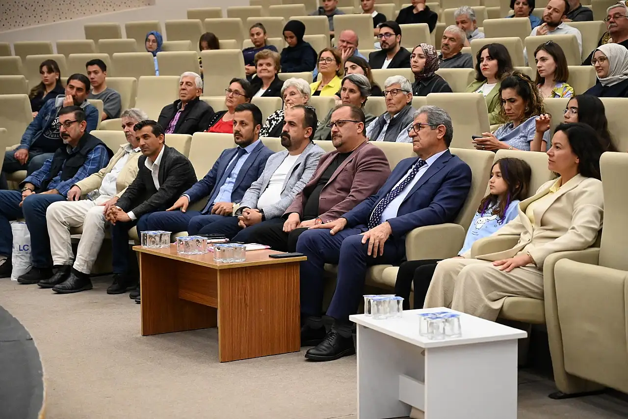Ercan Kesal, Seydişehir Kitap Günleri'nde okurlarıyla buluştu
