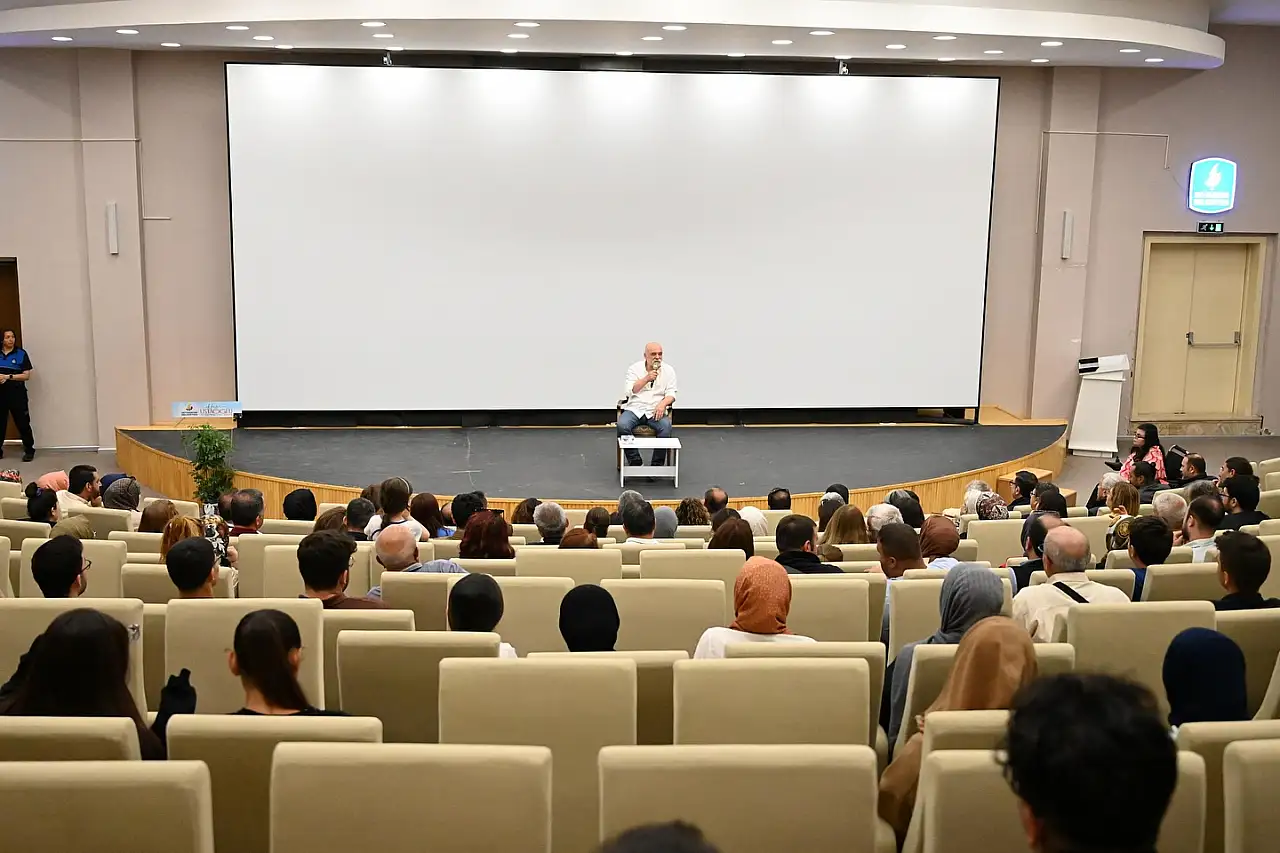 Ercan Kesal, Seydişehir Kitap Günleri'nde okurlarıyla buluştu