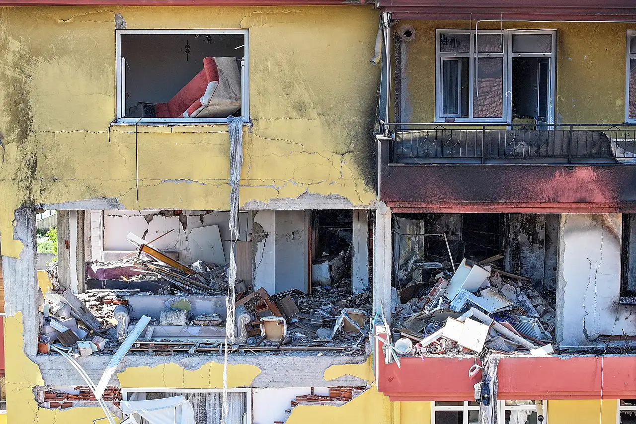 Konya'daki patlama mahalleliyi gece yarısı sokağa döktü: 'Deprem oluyor sandık'