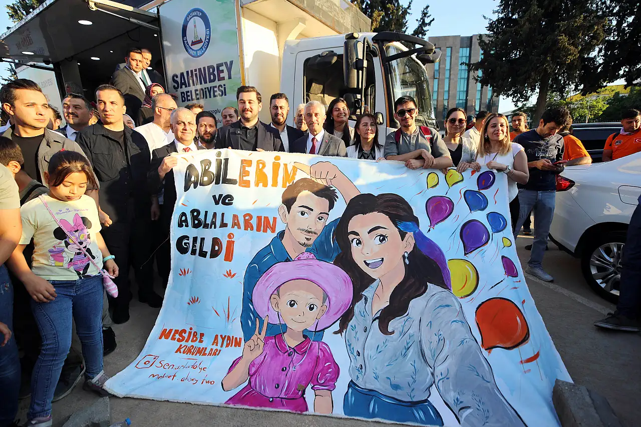 Binlerce pembe balon Elif Azra İçin gökyüzüne bırakıldı