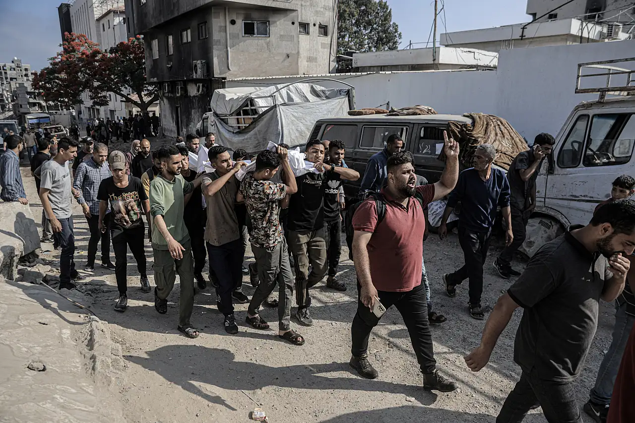 Gazze'de yardım bekleyen 25 kişi hayatını kaybetti