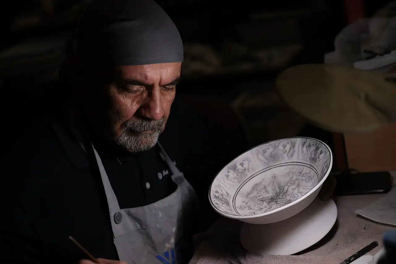 Kubbe-i Hadra'nın çinileri 61 yıllık ustanın eseri