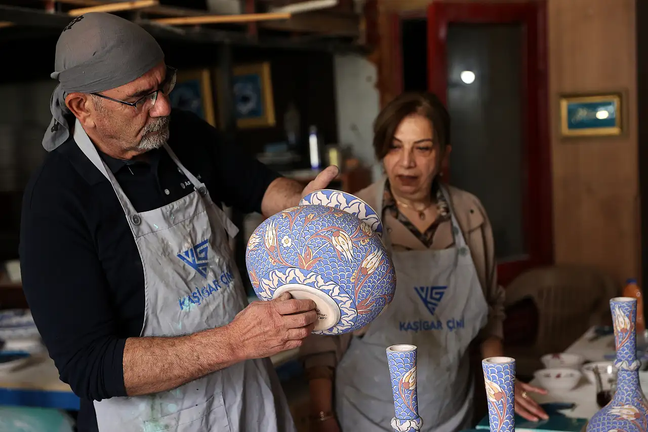 Kubbe-i Hadra'nın çinileri 61 yıllık ustanın eseri