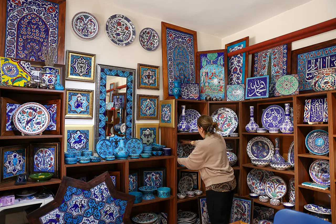 Kubbe-i Hadra'nın çinileri 61 yıllık ustanın eseri