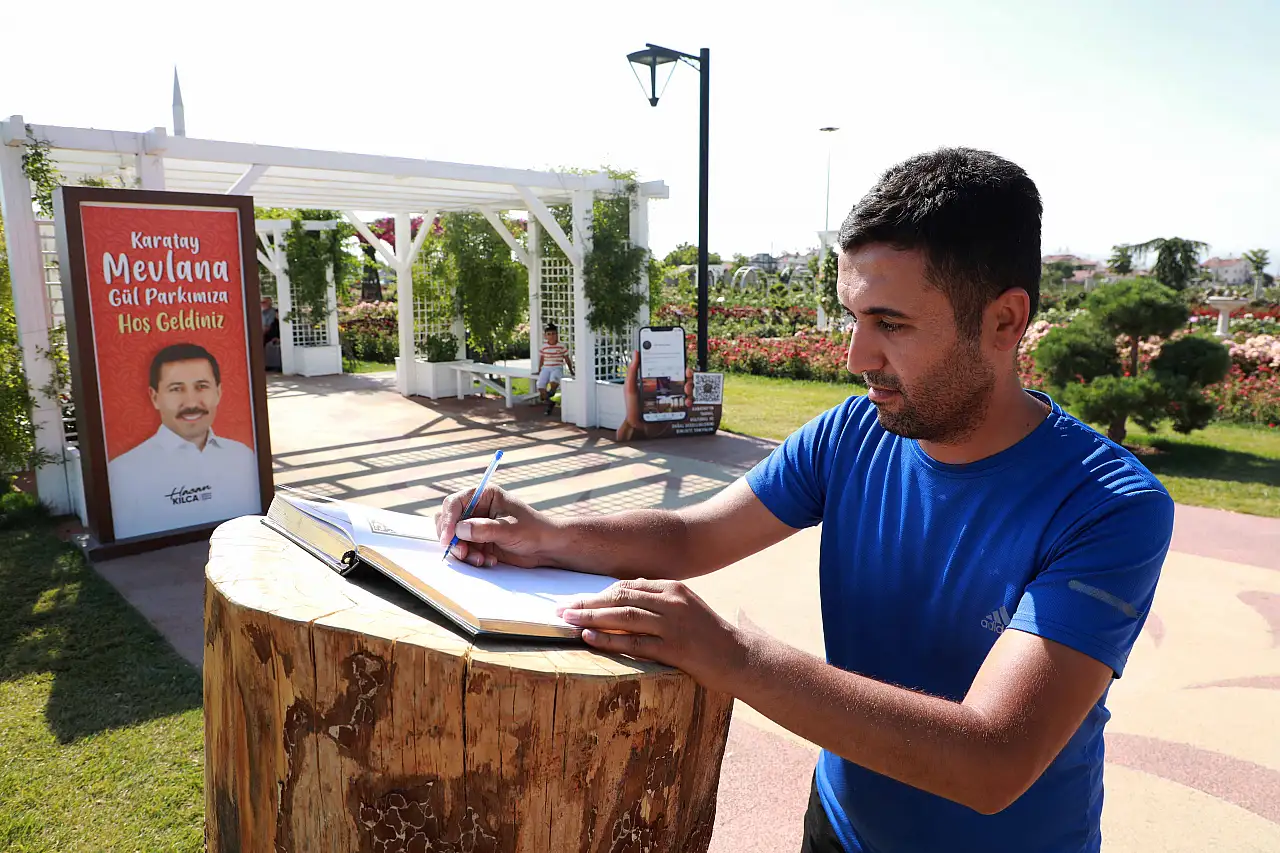 Lavanta ve Gül Bahçeleri hatıra Defteri'nde yaşıyor