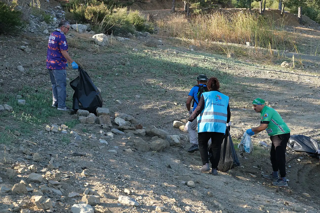 Seydişehir'de Gökçehüyük Barajı'nda 5,5 ton atık toplandı