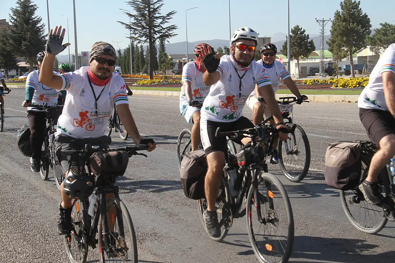 Bisiklet festivali Beyşehir Gölü kenarında başladı