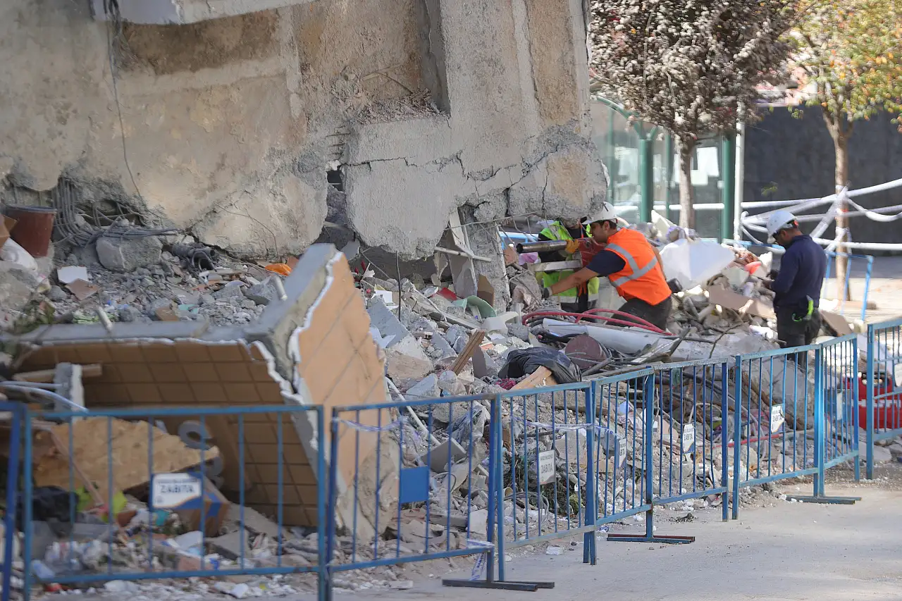 Çöken binanın enkazında bilirkişi incelemeleri başladı