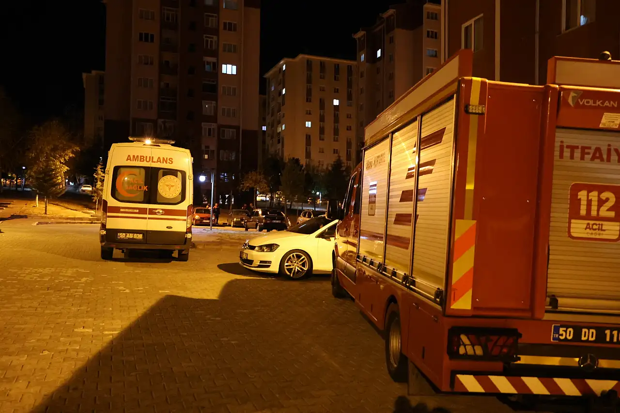 Kayınpederini bıçakladı, kendi canına kıymaya çalıştı