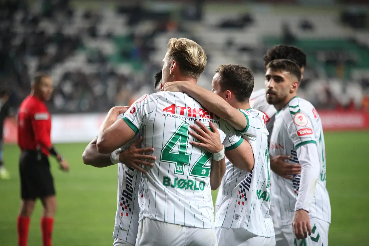 Konyaspor, Bingöl engelini rahat geçti! Üst turda