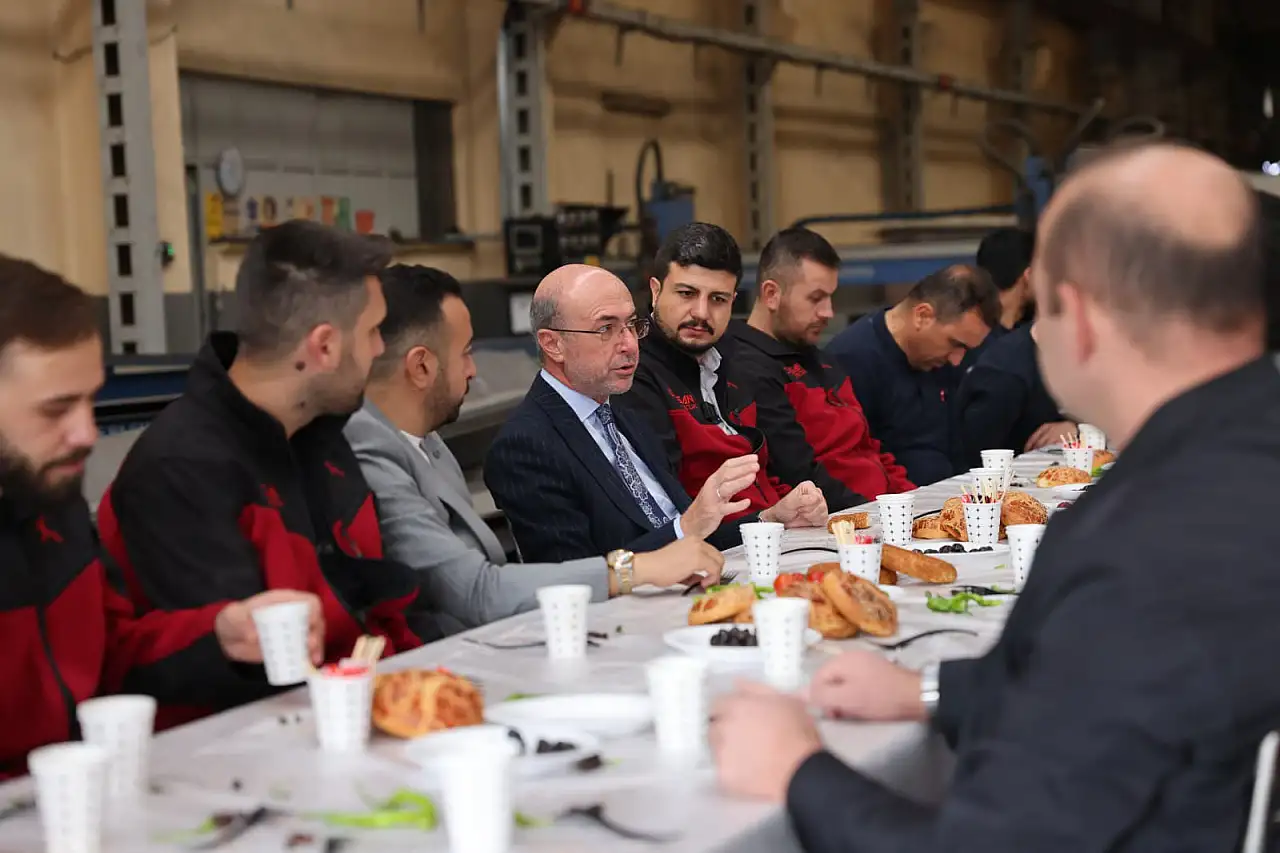 Konya'da simitler başkandan! Anlamlı buluşma...