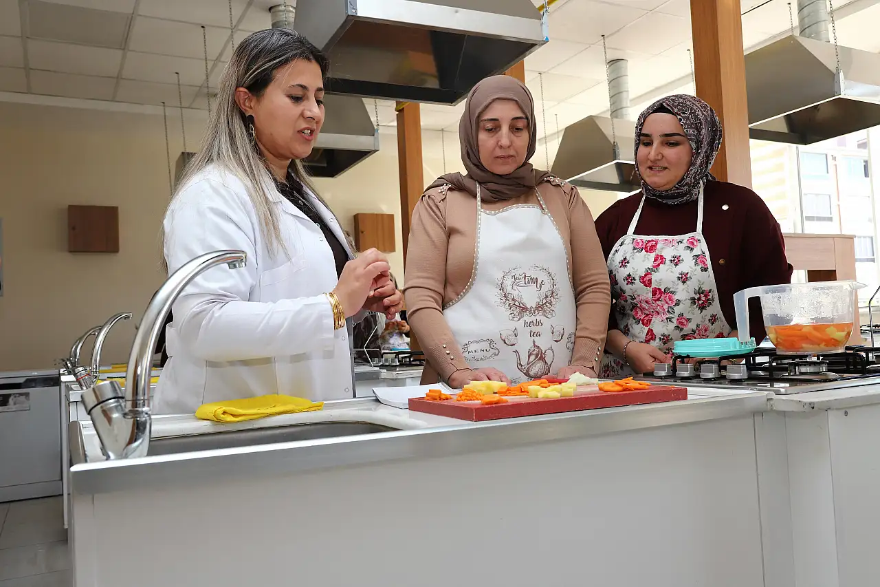 Konya'da öğrenmenin yaşı yok! Yeni dönem 93 bin kursiyerle başladı