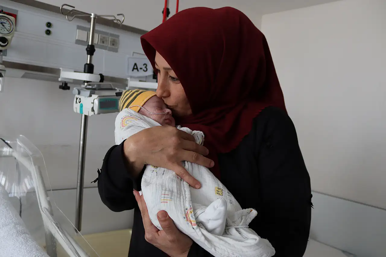 Konya'da çalışan kalpte gerçekleştirilen ameliyat, 13 günlük bebeği hayata bağladı