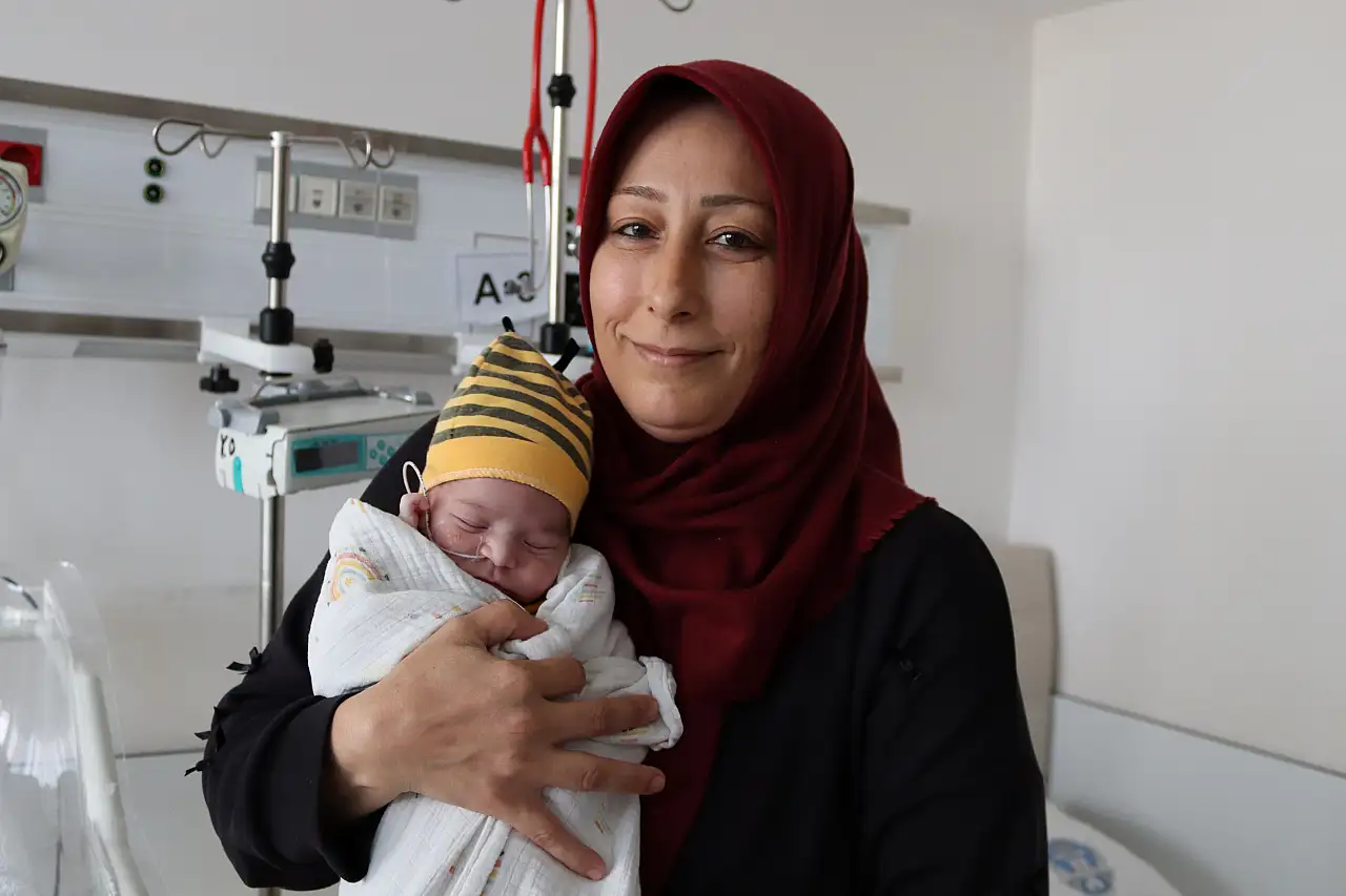 Konya'da çalışan kalpte gerçekleştirilen ameliyat, 13 günlük bebeği hayata bağladı