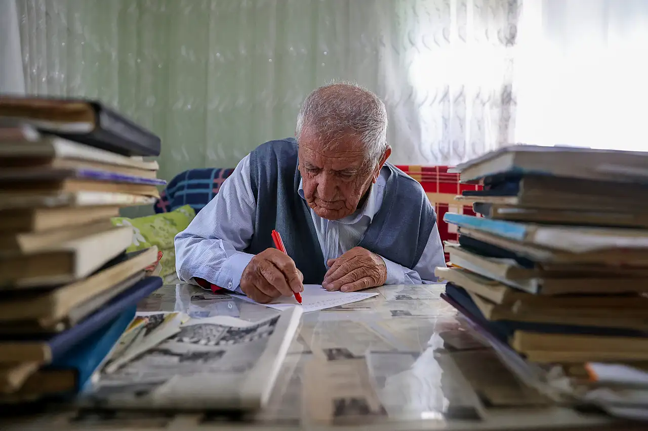 Konya'da 89 yaşındaki şair, 4 binden fazla şiirini geleceğe emanet ediyor