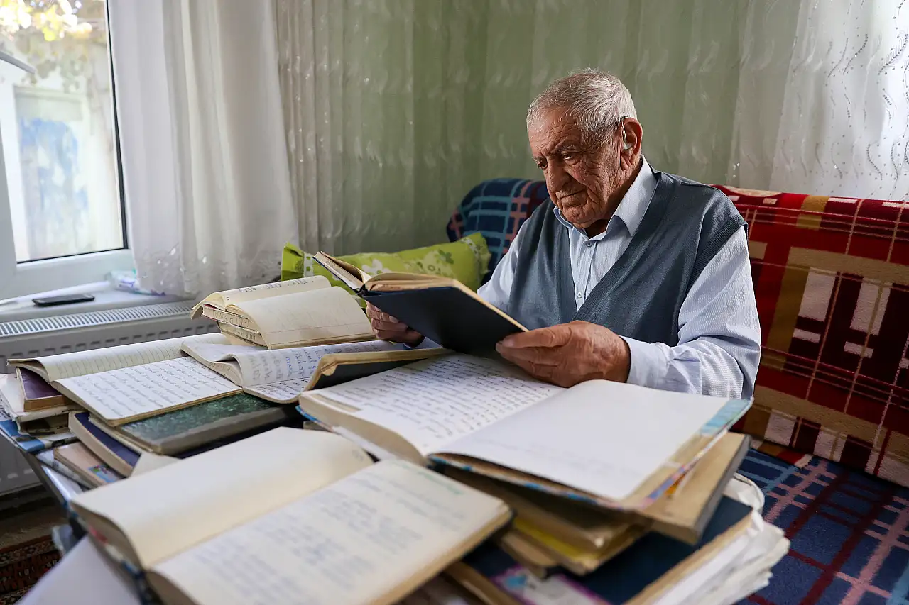 Konya'da 89 yaşındaki şair, 4 binden fazla şiirini geleceğe emanet ediyor