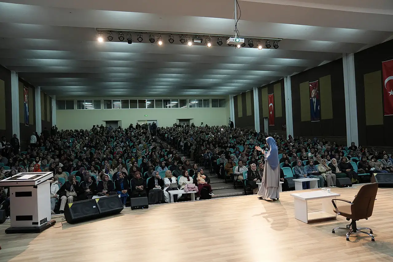 Konya Şehir Konferansları son hız devam ediyor