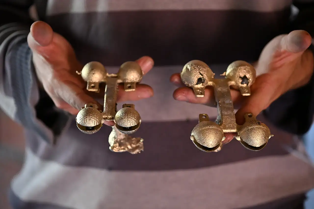 Ata mesleğine kendi tekniğini kattı! Köpek zili' üretiminde aranan isim oldu