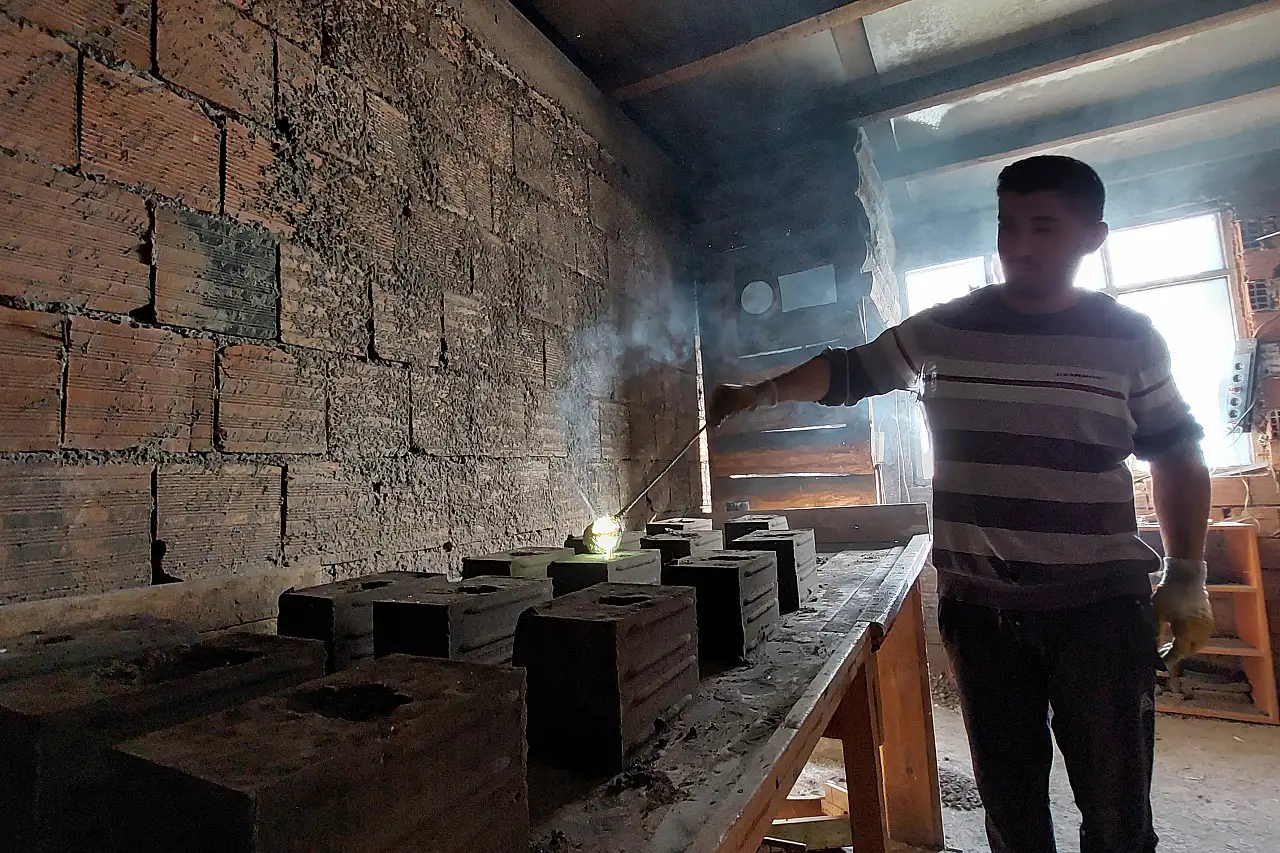 Ata mesleğine kendi tekniğini kattı! Köpek zili' üretiminde aranan isim oldu