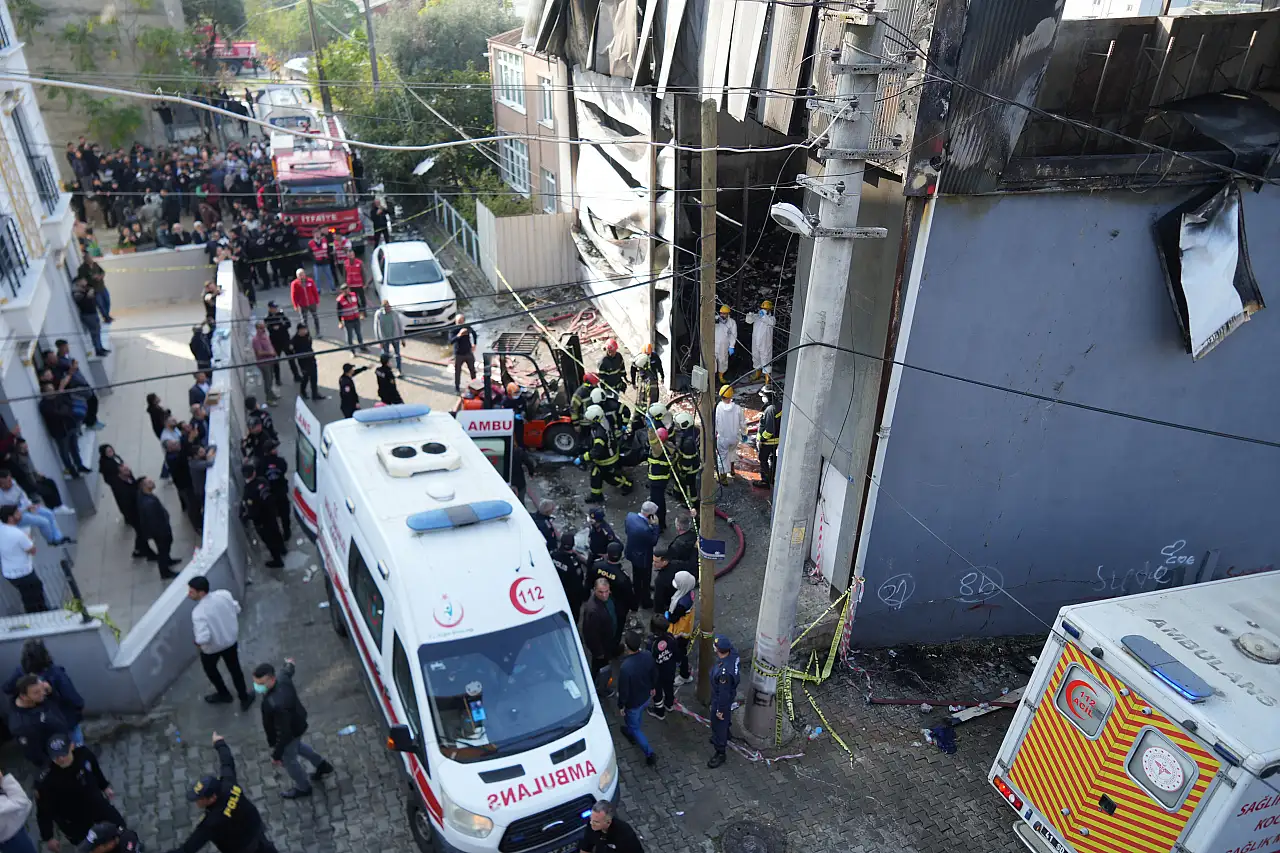 Parfüm fabrikasındaki yangında hayatını kaybedenlerin sayısı 7'ye yükseldi
