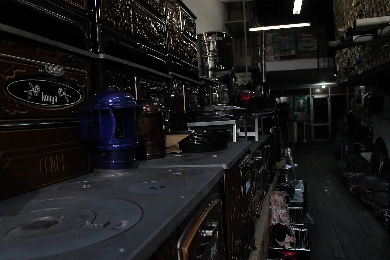 Konya'da havalar soğudu, esnaf uyardı: Sobayı kurarken dikkat!