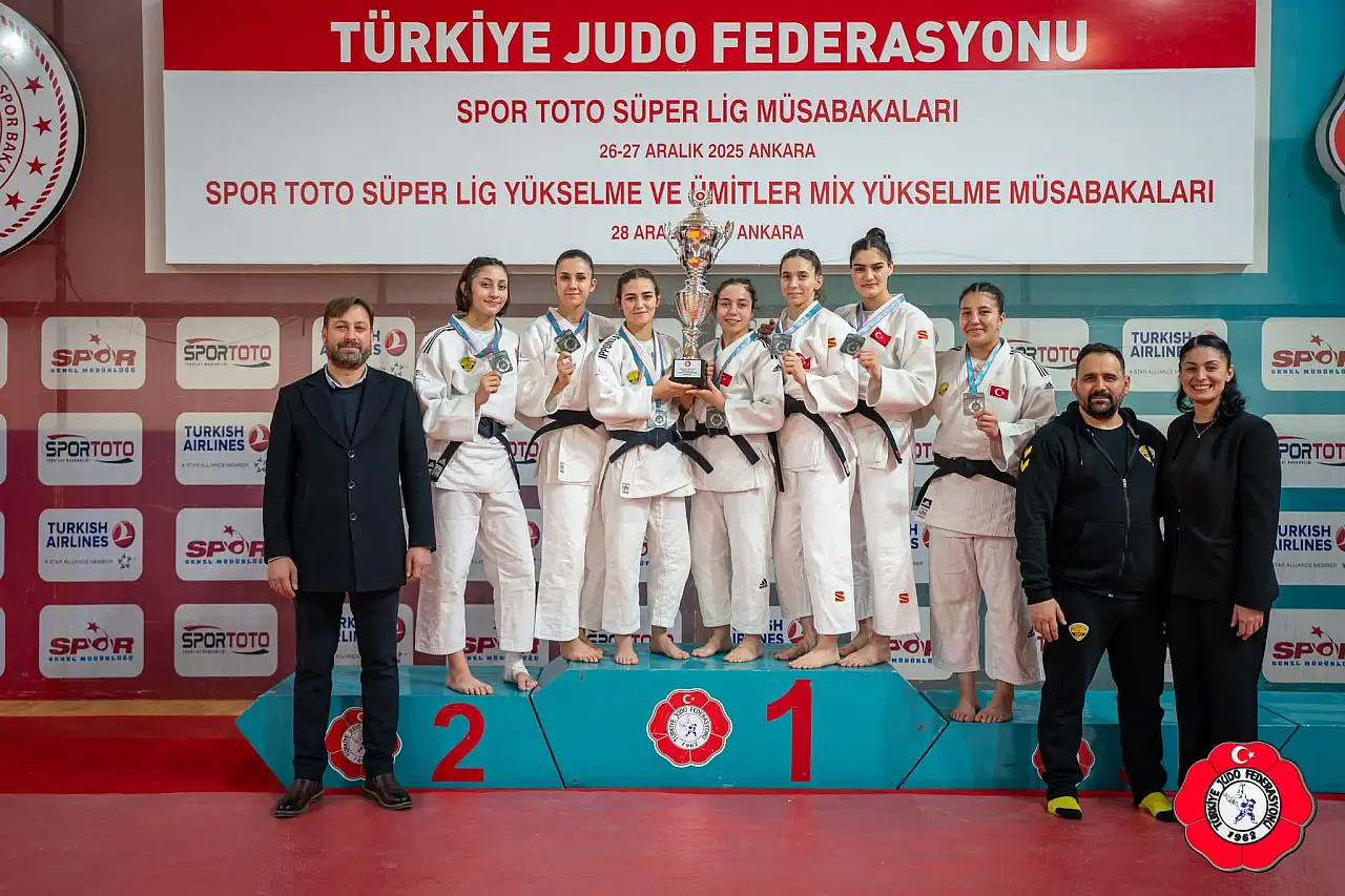Konya judoda tarih yazdı: Büyükşehir ilk Süper Lig kupasını kazan